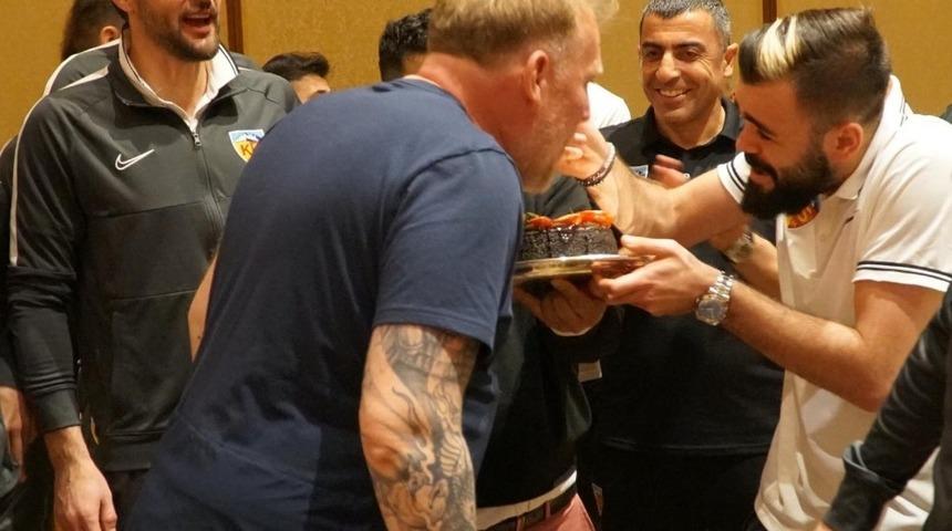 Kayserispor kampında sürpriz doğum günü