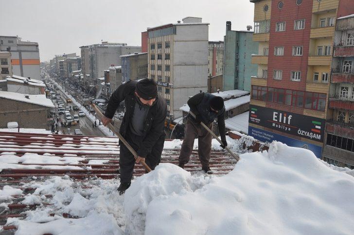 Çatı temizlemek ekmek kapısı oldu G4
