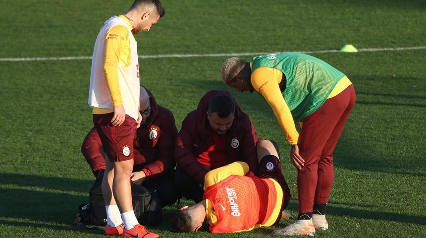 Galatasaray'da Ahmet Çalık antrenmanı yarıda bıraktı