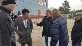 Başkan ve futbolcunun babası birbirine girdi