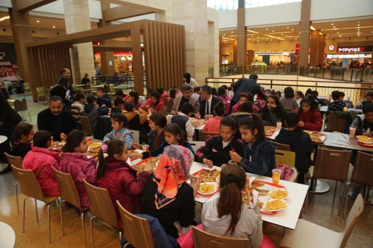 Hayal kutusu ile &ccedil;ocukların hayalleri ger&ccedil;ekleşiyor