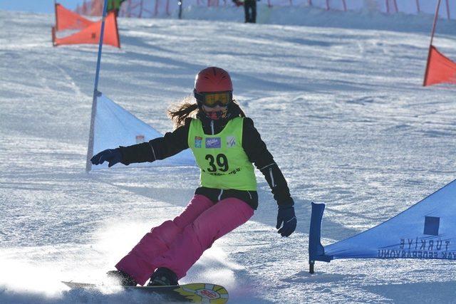 Snowboard'ın kalbi Erciyes’te attı