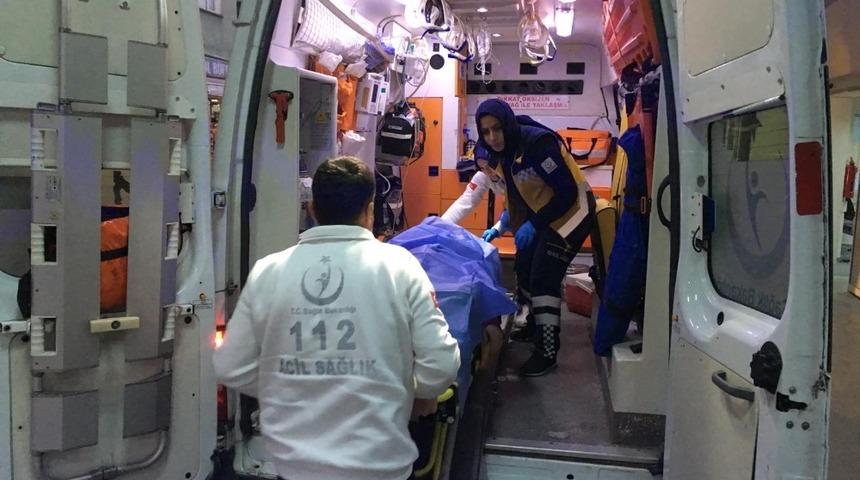 Benzini biten aracından inen s&uuml;r&uuml;c&uuml;ye tır &ccedil;arptı