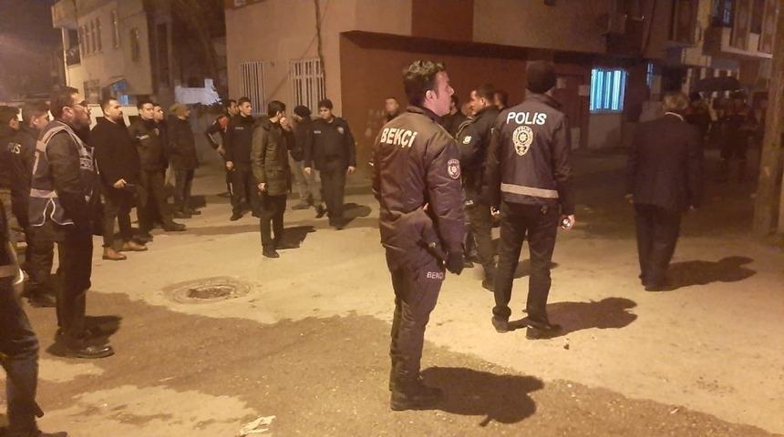 Adıyaman'da gergin gece! Yumruklar havada u&ccedil;uştu!