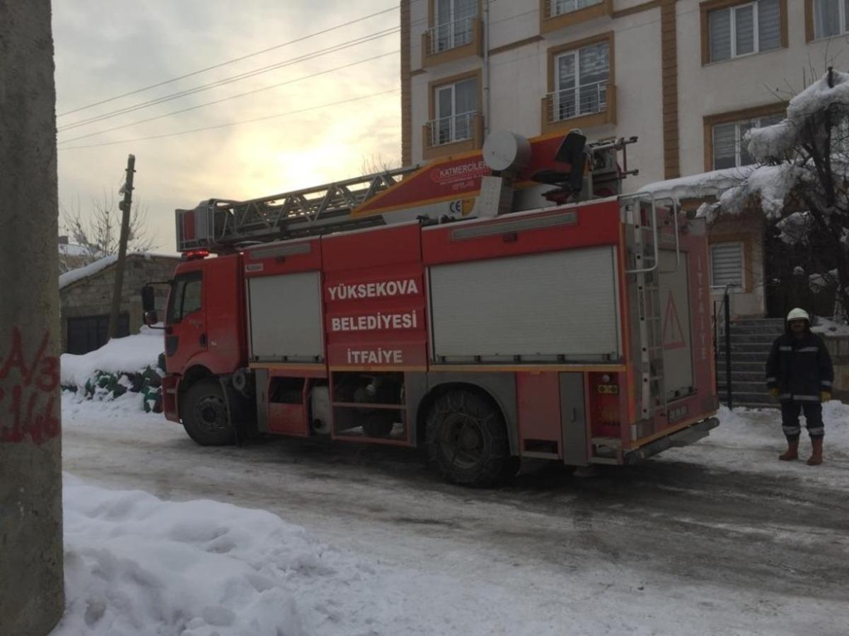 Y&uuml;ksekova&rsquo;da yangın korkuttu