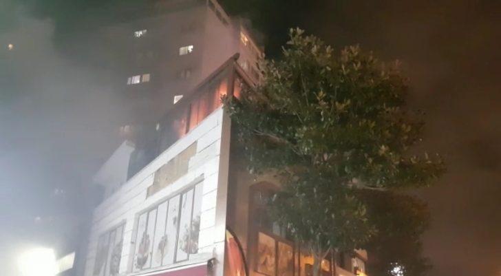 İstanbul'da korkutan yangın! Kafenin çatısı bir anda alev aldı! G2