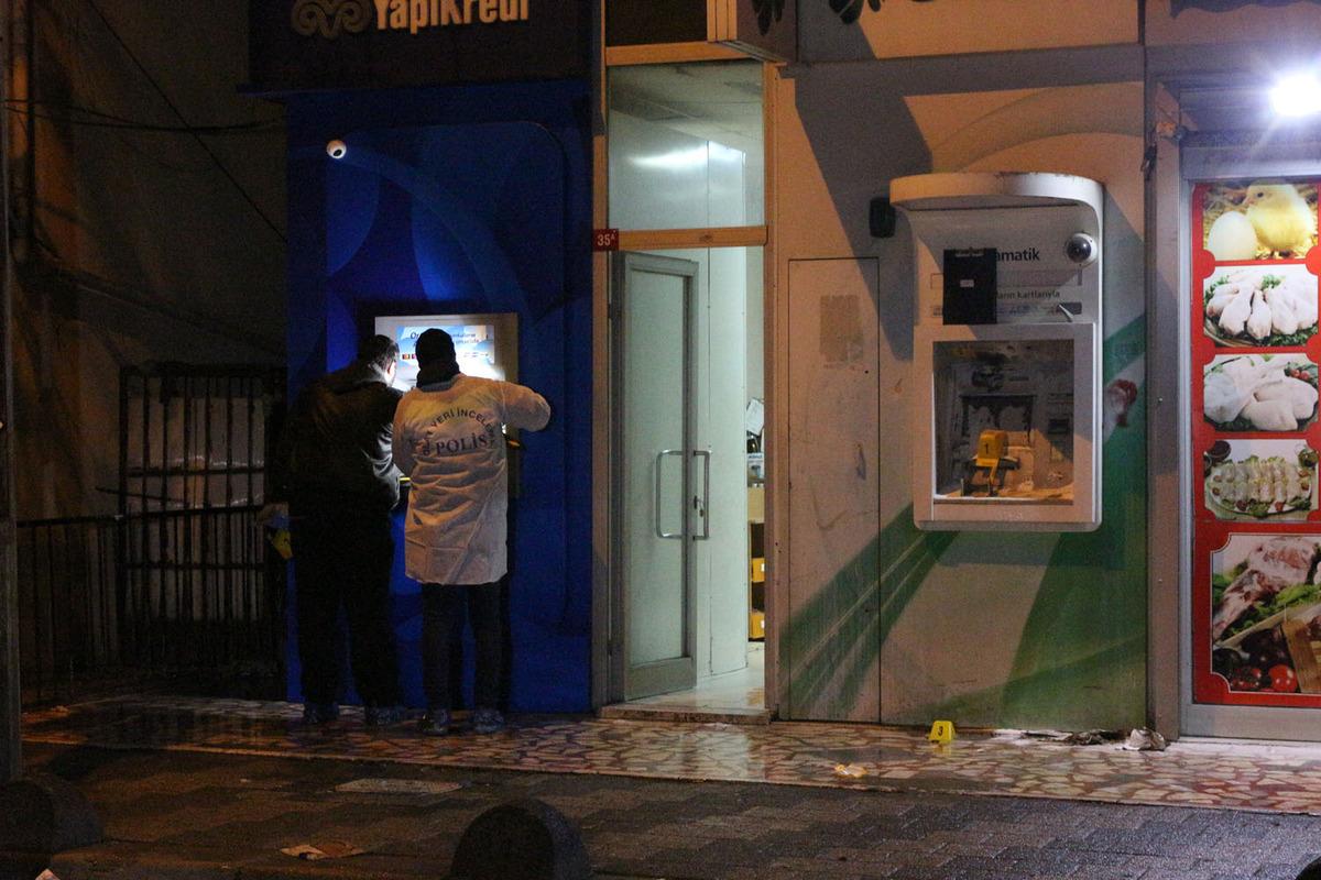 Sultanbeyli'de ATM'leri ateşe verip ka&ccedil;tılar