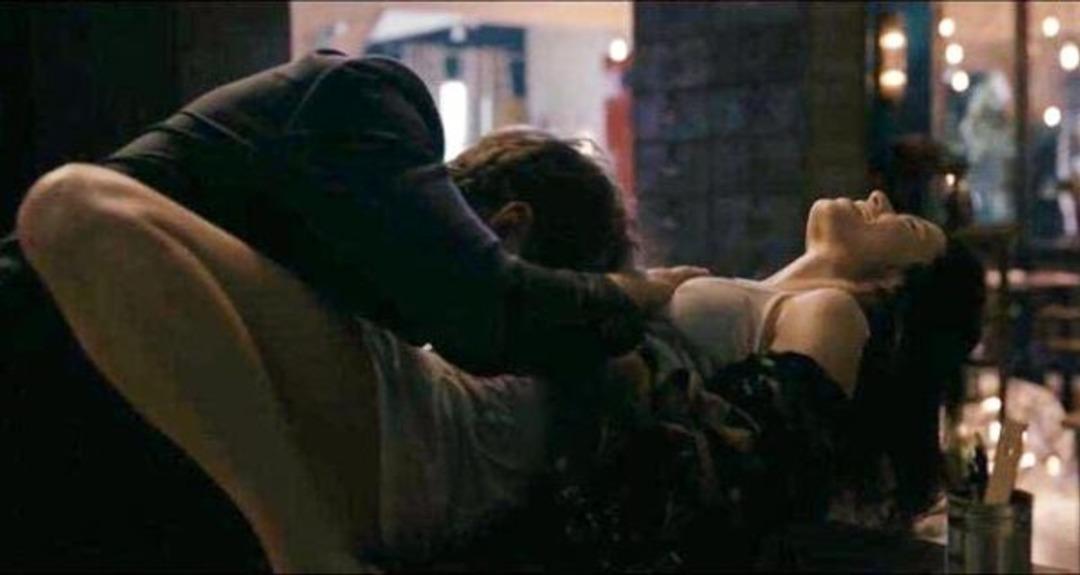 Dilan &Ccedil;i&ccedil;ek Deniz Atiye'nin yıldızı Metin Akd&uuml;lger'le aşk yaşıyor! 