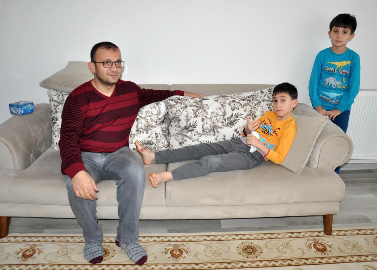 Kar topu oynarken v&uuml;cudunda yara oluşan &ouml;ğrencinin babası konuştu