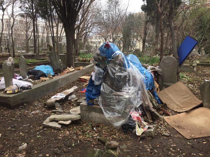 Tarihi Maçka Mezarlığı'nda içler acısı manzara G2