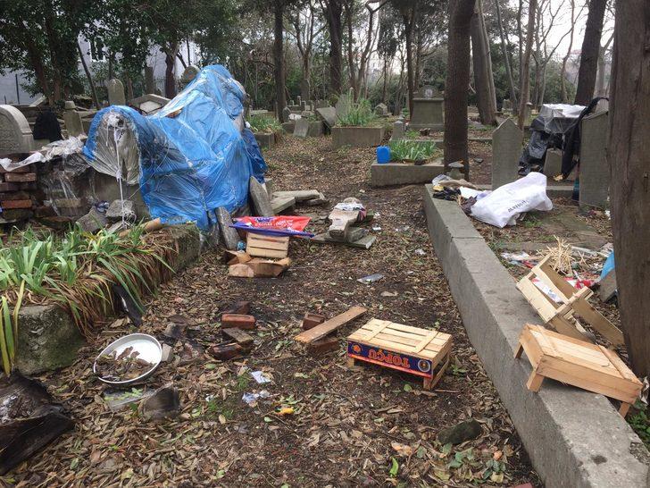 Tarihi Maçka Mezarlığı'nda içler acısı manzara G3