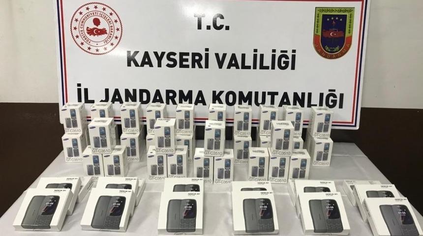 Jandarmadan ka&ccedil;ak cep telefonu operasyonu