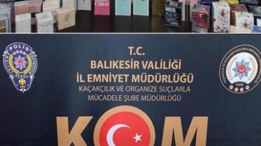 Polisten ka&ccedil;ak parf&uuml;m ve nargile t&uuml;t&uuml;n&uuml;ne operasyon