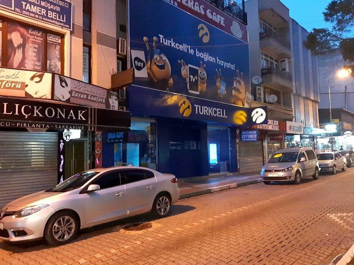Bursa'da kar maskeli 4 hırsız telefon mağazasından 50 saniye 80 bin TL'lik telefon çaldı G5