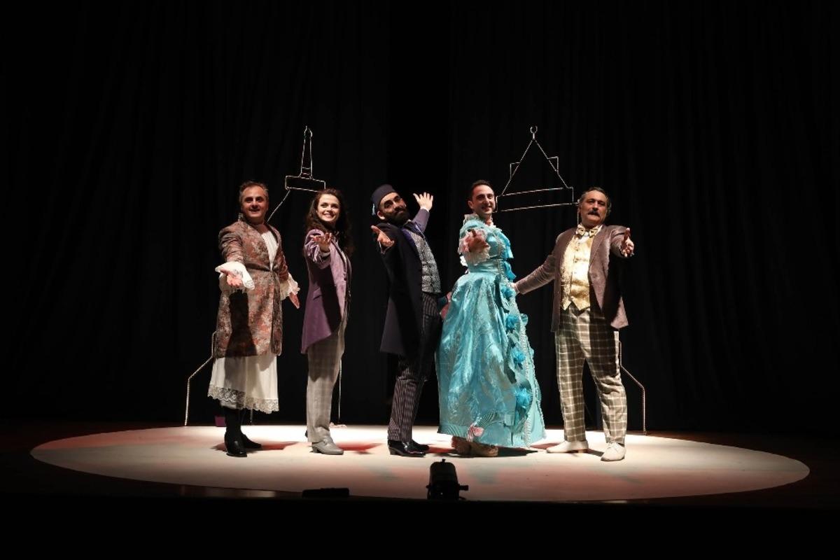 Raif ile Let&acirc;fet Mudanya&rsquo;da seyirciyle buluştu