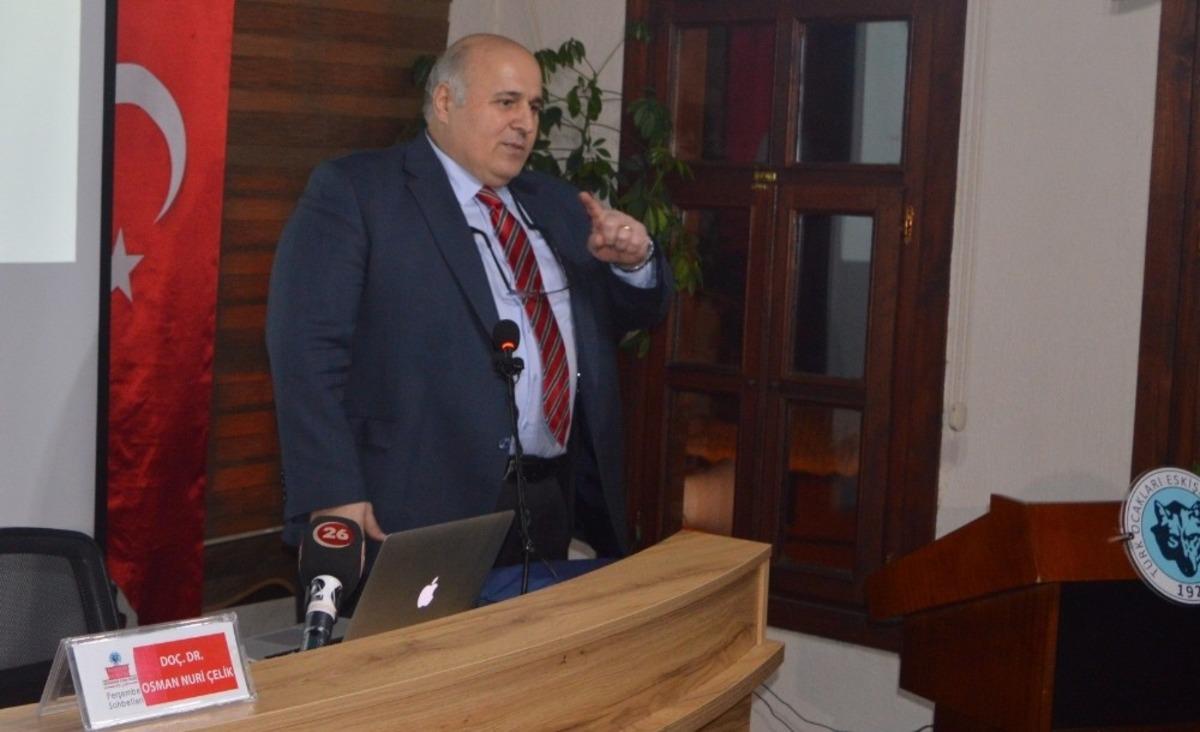 ESOG&Uuml; &Ouml;ğretim &Uuml;yesi Do&ccedil;. Dr. &Ccedil;elik&rsquo;ten, &lsquo;D&uuml;nya digital d&ouml;n&uuml;ş&uuml;m &ccedil;ağını yaşıyor&rsquo; konulu konferans