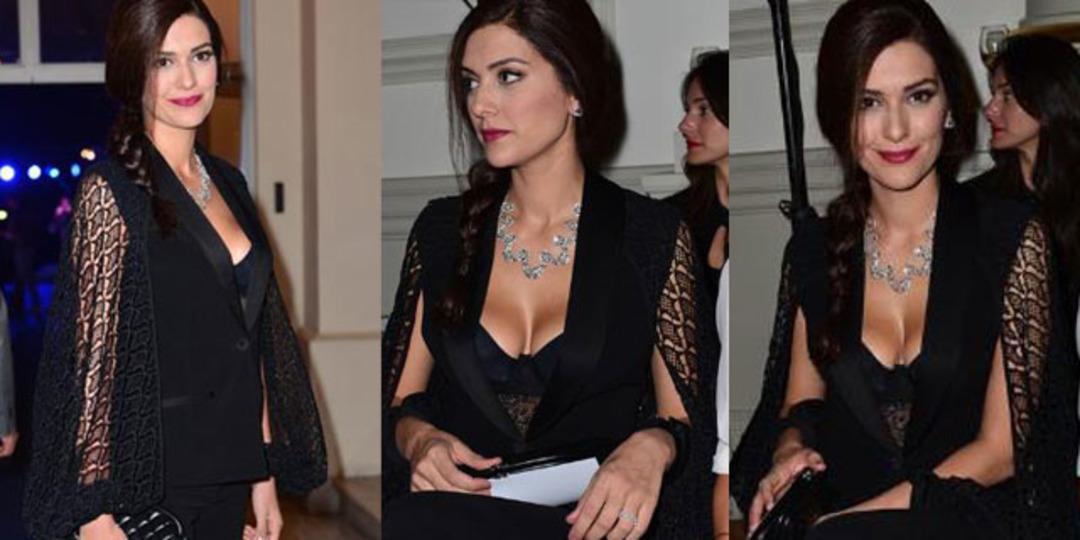 Berg&uuml;zar Korel'den dekolte şov