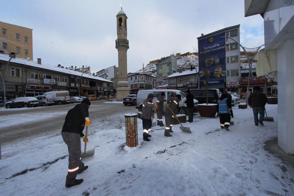 Bayburt Belediyesi&rsquo;nden karla m&uuml;cadele &ccedil;alışması