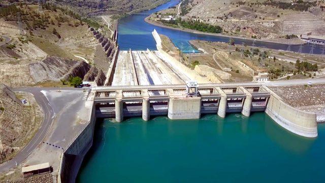 Atatürk Barajı'ndan 1 yılda ekonomiye 3,3 milyar liralık katkı