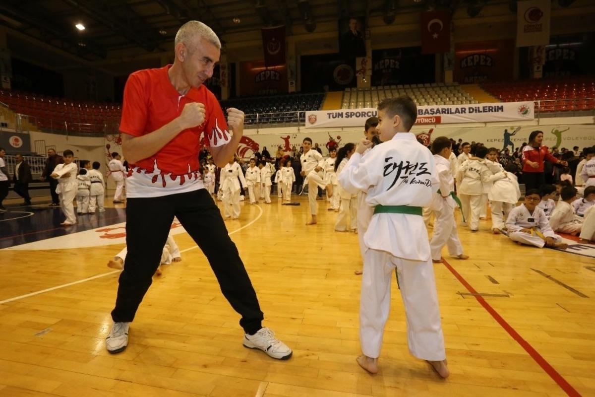 &lsquo;Eyvah! Ringde Babam Var&rsquo; etkinliğinde babalar &ccedil;ocuklarıyla ringe &ccedil;ıktı