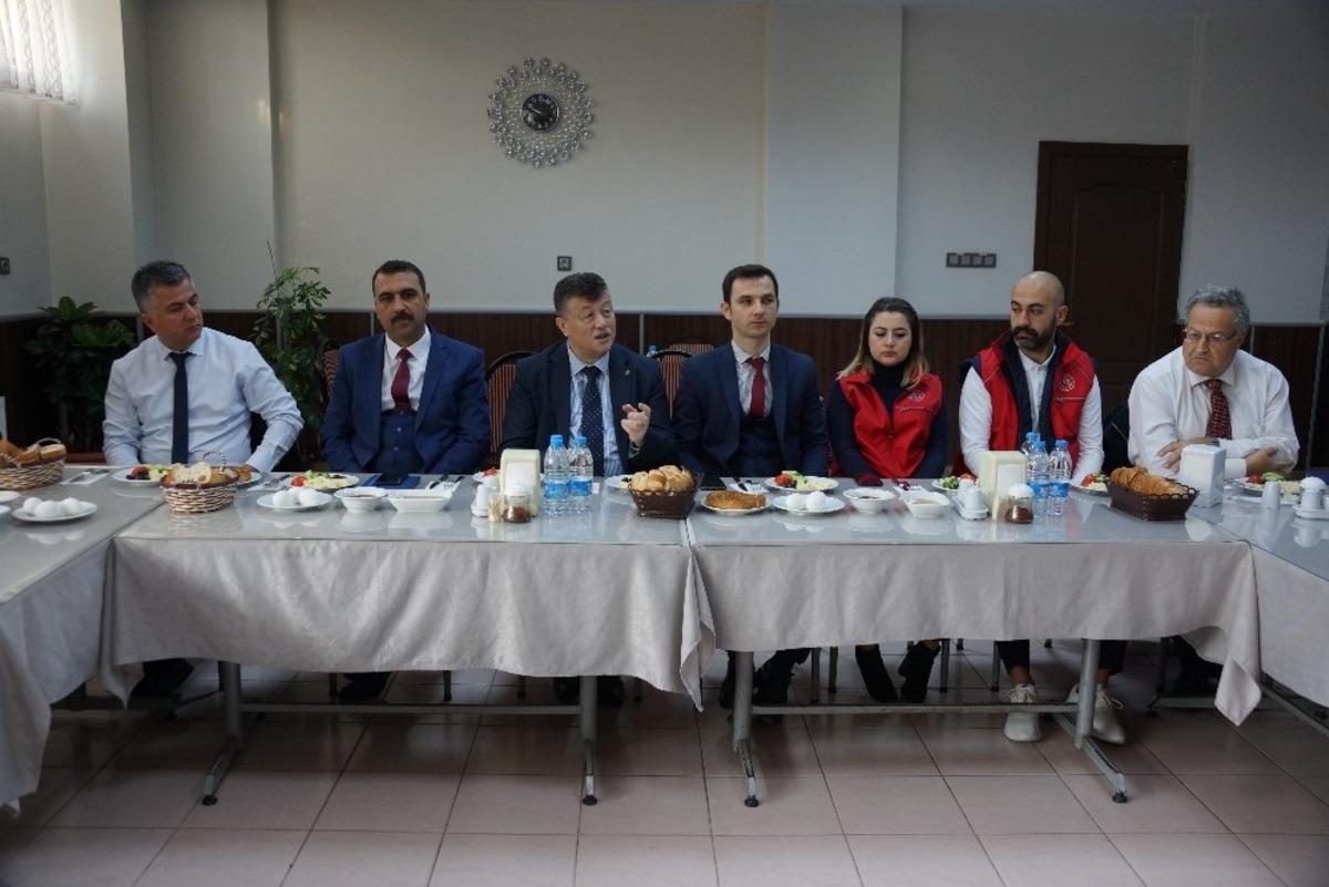 Aydın Gen&ccedil;lik Merkezi&rsquo;nden gazetecilere kahvaltı