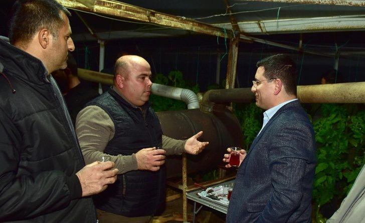 Başkan Tütüncü, üreticiyle sera nöbetinde G3
