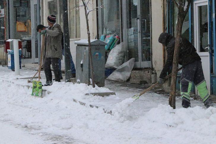 Özalp ilçesinde kar yağışı G2