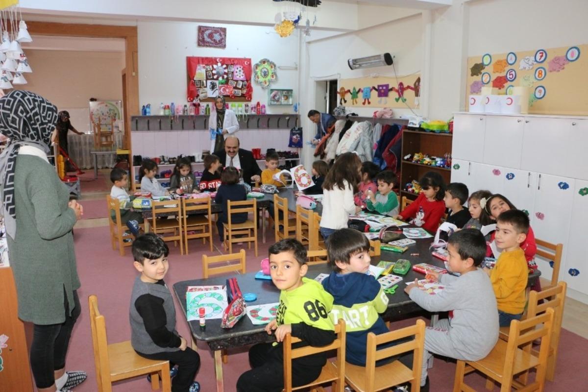 Anaokulu &ouml;ğrencilerine Başkan Orhan s&uuml;rprizi
