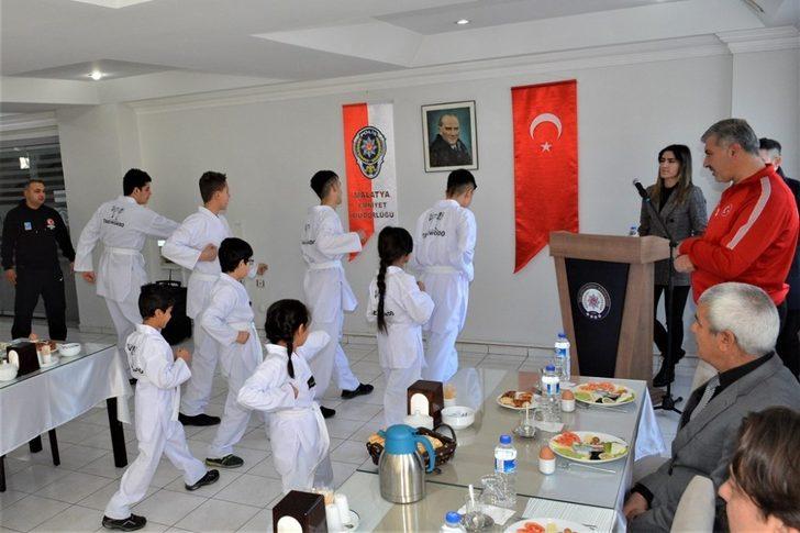 “Sokaktan Spora” Projesine katılanlar gösteri yaptı G1