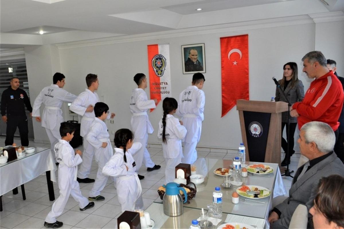 &ldquo;Sokaktan Spora&rdquo; Projesine katılanlar g&ouml;steri yaptı