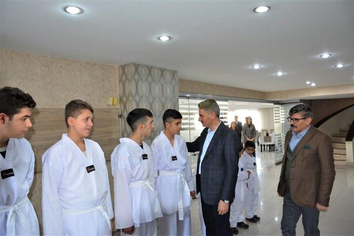 “Sokaktan Spora” Projesine katılanlar gösteri yaptı G3