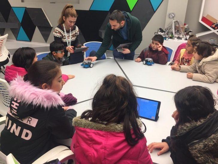 Çocuk Meclisi Üyeleri Robotik Kodlamayı Deneyimledi G1