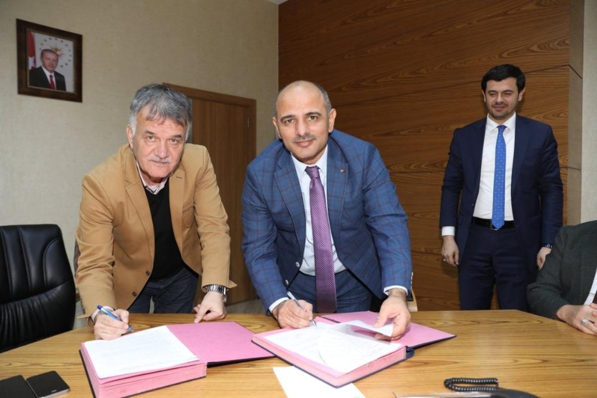 K&ouml;rfez Belediyesi&rsquo;nde imzalar atıldı