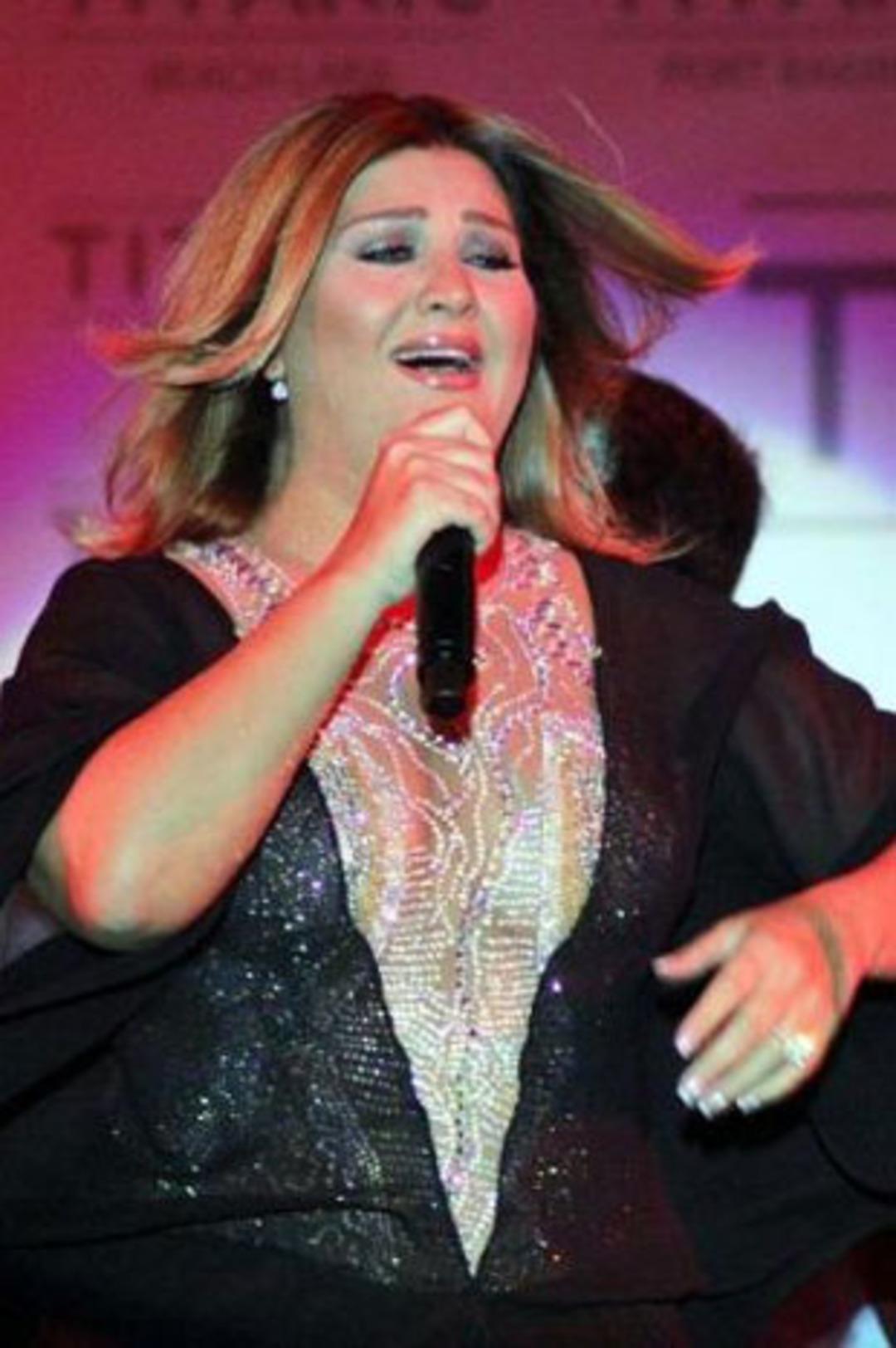 Sibel Can'ı şoke eden protesto