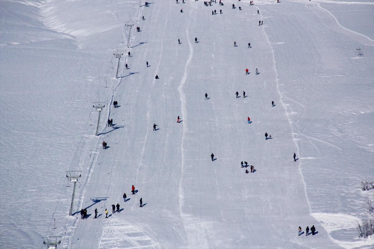 Ovacık Kayak Merkezi kayakseverlerin ilgi odağı oldu