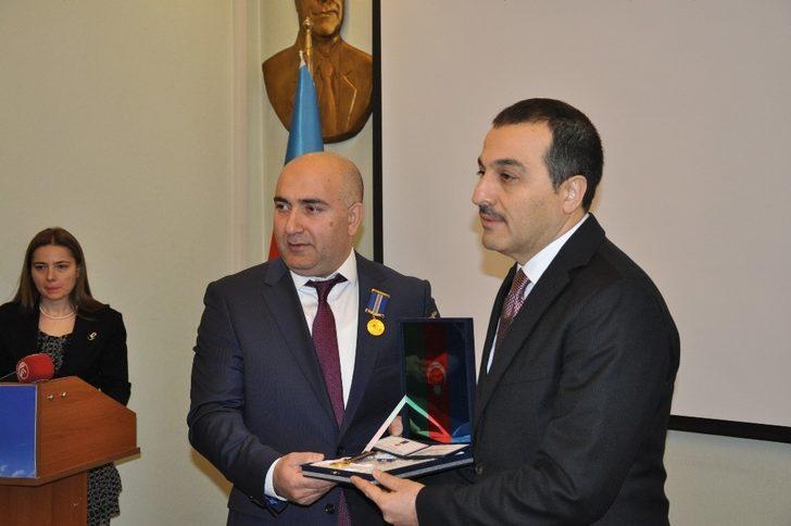 Azerbaycan’ın 100. yıl anısına madalya verildi G4