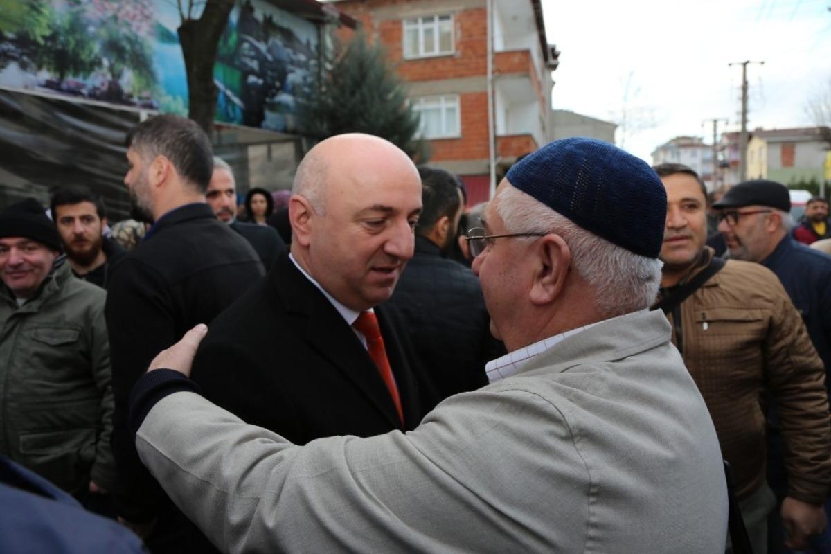 Başkan Bıyık, umre yolculuğuna &ccedil;ıkan vatandaşları uğurladı