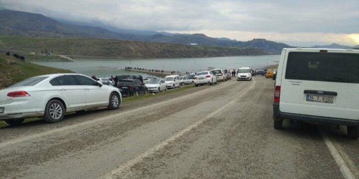 Billoris Köprüsü dakikalar içinde sular altında kaldı! Yüzlerce kişi bu anı görmek için akın etti G3