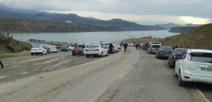 Billoris Köprüsü dakikalar içinde sular altında kaldı! Yüzlerce kişi bu anı görmek için akın etti G5