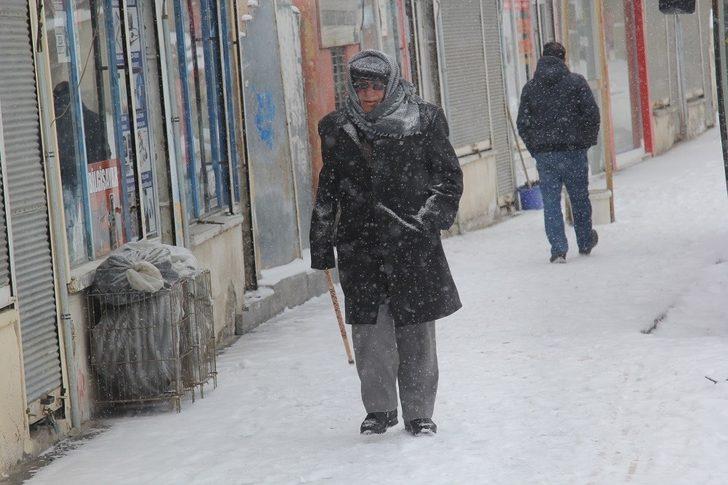 Başkale’de kar yağışı G5