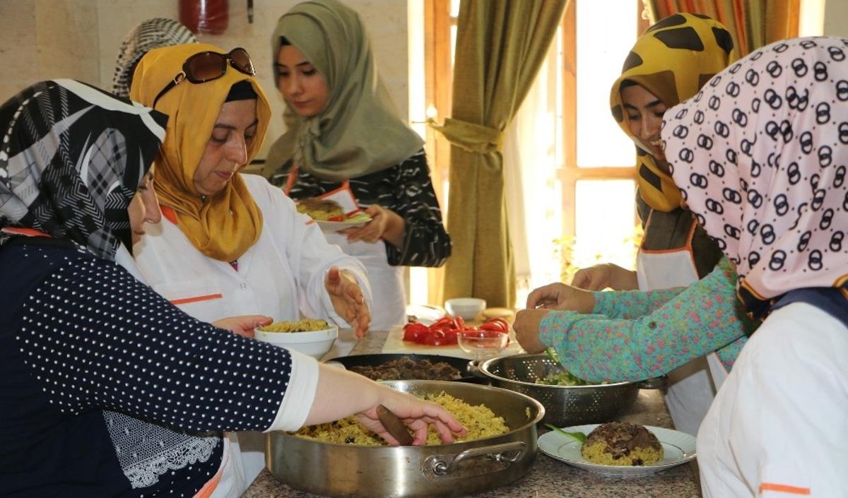 Şanlıurfa&rsquo;da &uuml;cretsiz y&ouml;resel yemek kursu d&uuml;zenleniyor
