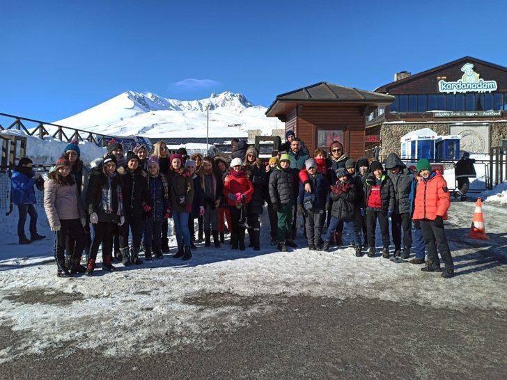 Çözüm Koleji öğrencilerinin Erciyes’te kayak keyfi G3