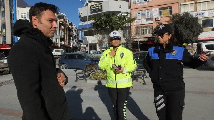 Balıkesir’de, Kadın Polisler, kadın şiddetine dikkat çekmek için broşür dağıttı G3