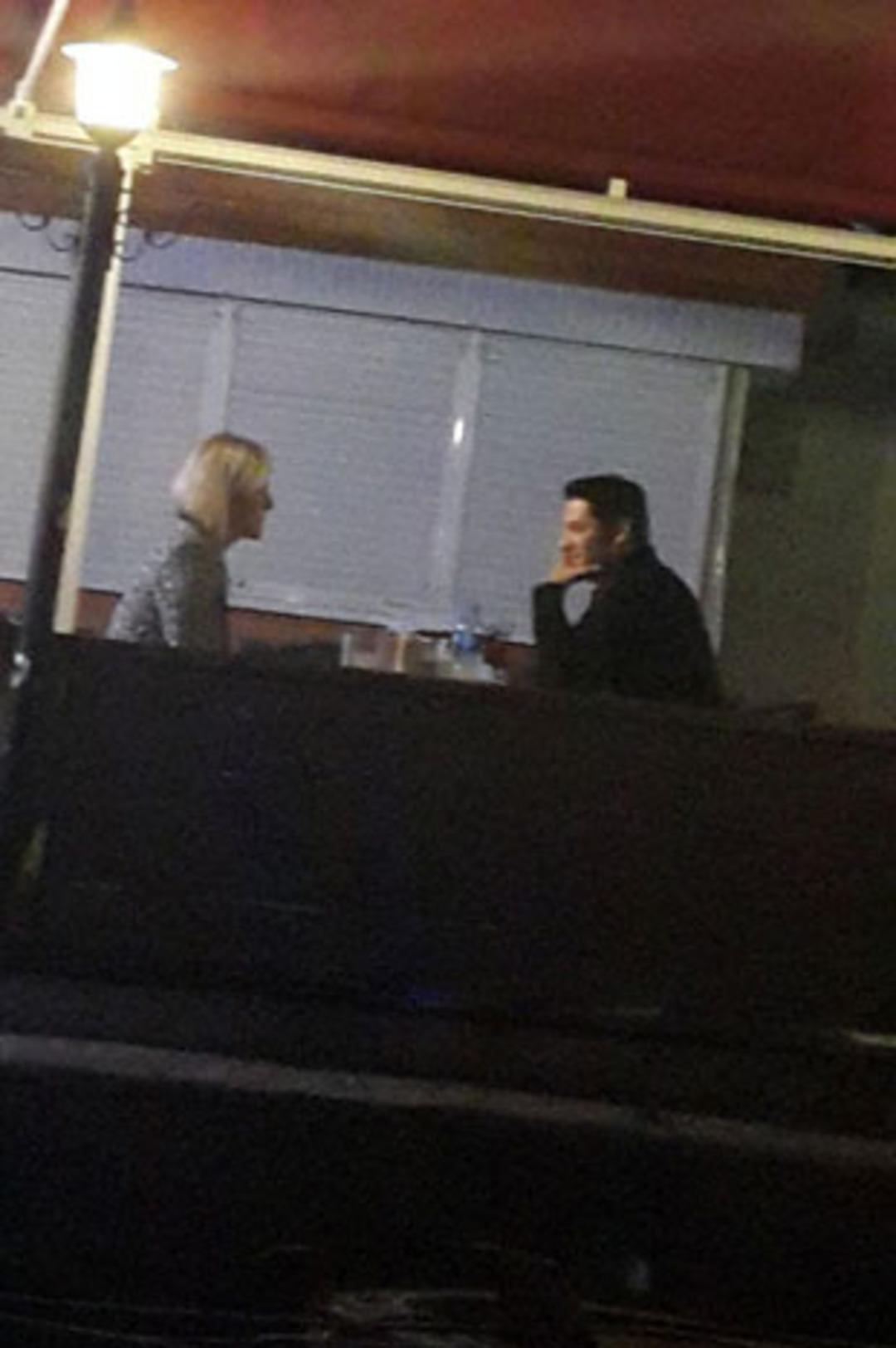 Bana anne diyor ne sevgilisi