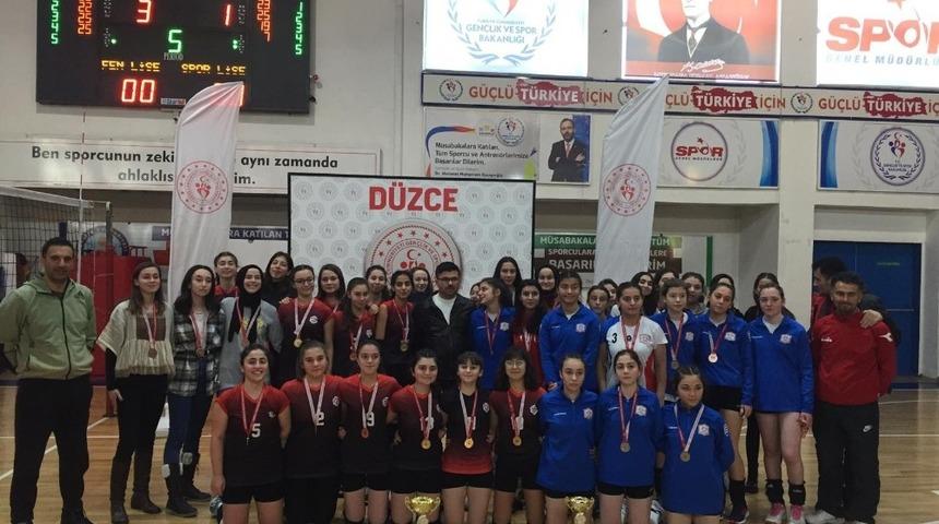 Gen&ccedil; kızlar voleybolda şampiyon belli oldu