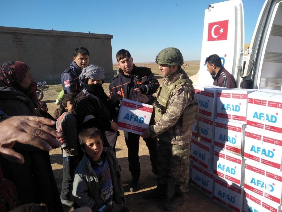 Barış Pınarı Harekatı b&ouml;lgesine insani yardımlar s&uuml;r&uuml;yor