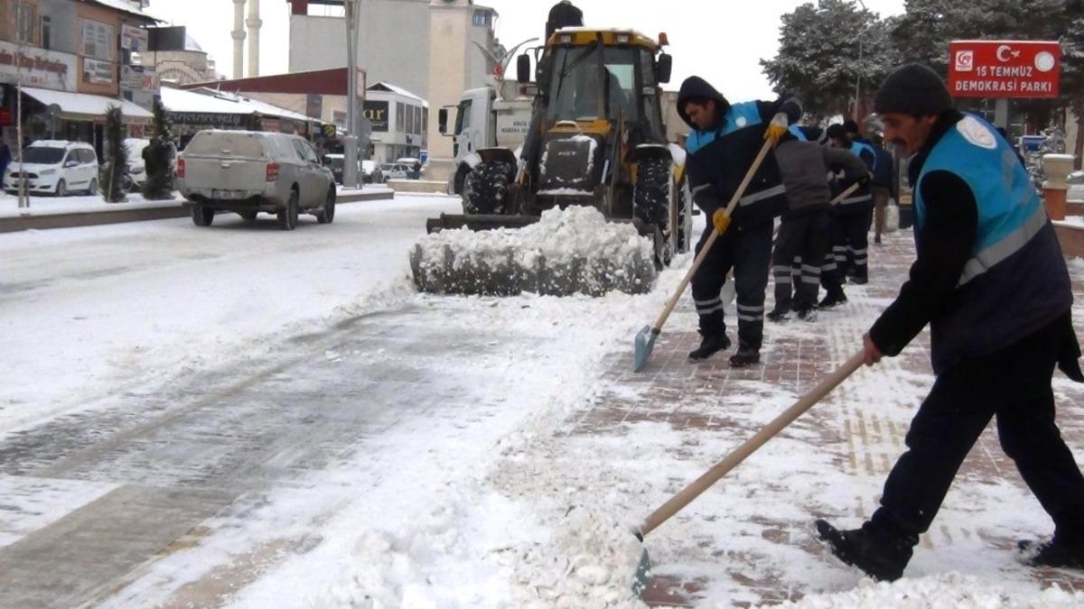 Erciş&rsquo;te kar yağışı