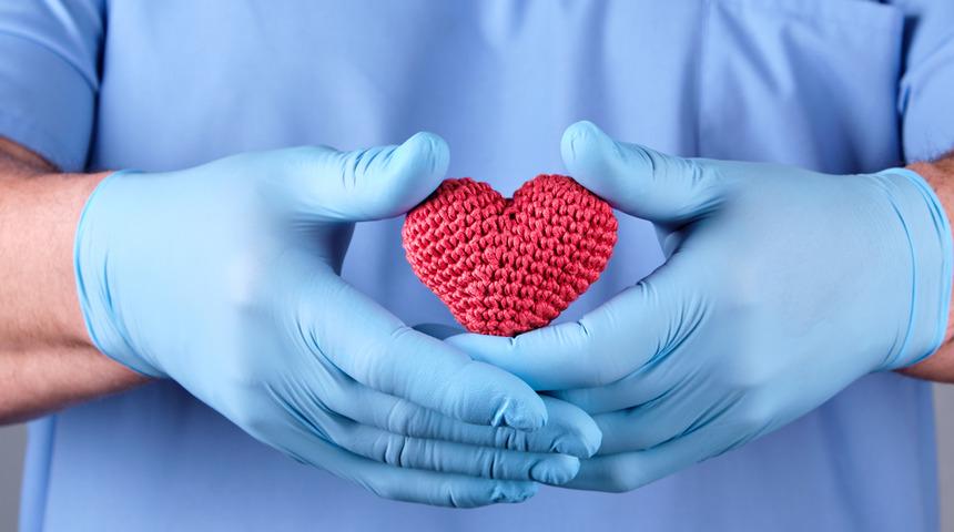 Açık kalp ameliyatı olmayı reddetti! koltuk altından yapılan kapak tamiri ile 2 haftada işine geri döndü