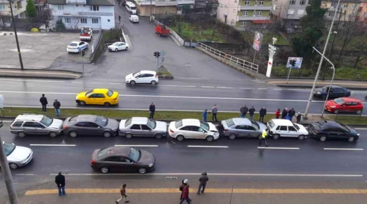 Kdz. Ereğli&rsquo;de zincirleme kaza: 7 ara&ccedil; birbirine girdi