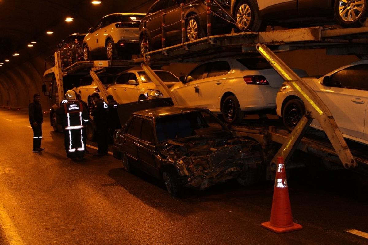 Faciadan d&ouml;n&uuml;ld&uuml;! T&uuml;nelde korkutan kaza